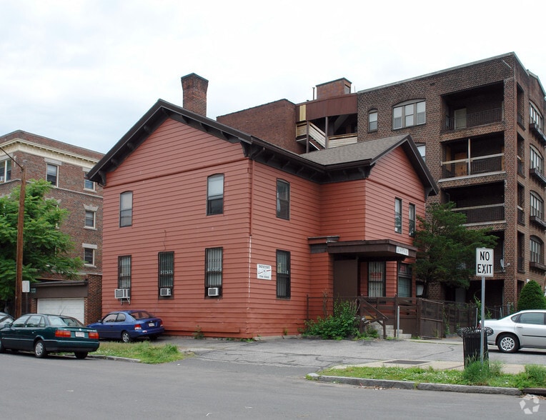 167 Maple St, Springfield, MA for sale - Primary Photo - Image 1 of 34