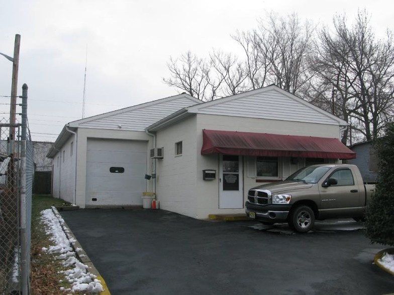 322-324 Robbins Ave, Ewing, NJ for sale - Primary Photo - Image 1 of 3