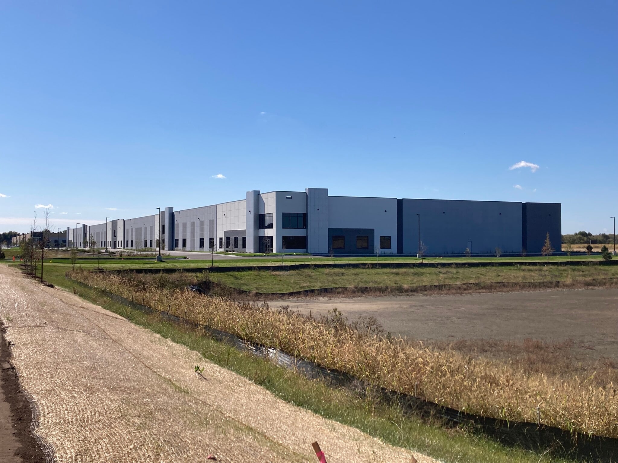 10601 Xylon Ave N, Brooklyn Park, MN for lease Building Photo- Image 1 of 2