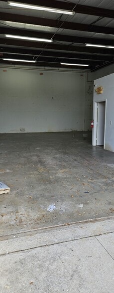 3887 Mannix Dr, Naples, FL for lease - Interior Photo - Image 3 of 6