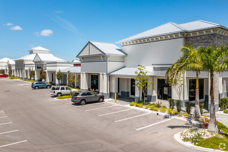 7273 Vanderbilt Beach Rd, Naples, FL for lease - Building Photo - Image 3 of 18