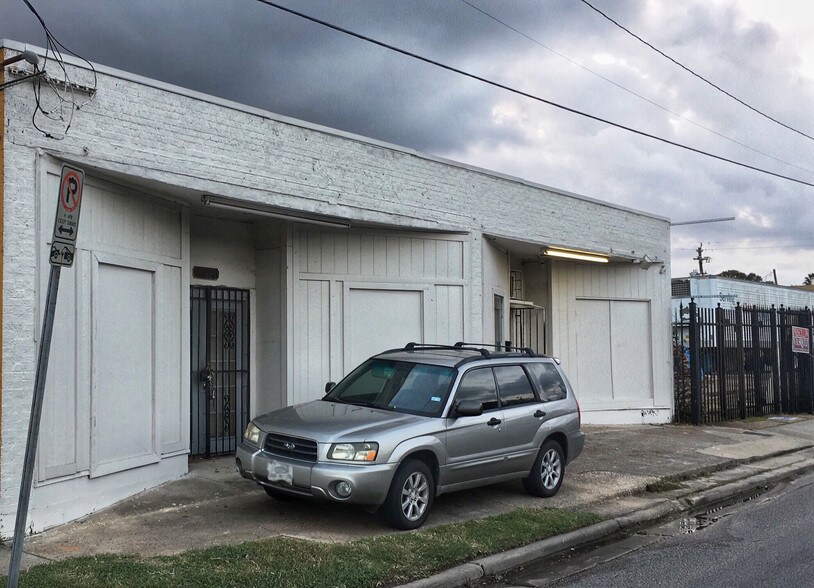 74147416 Harrisburg Blvd, Houston, TX 77011