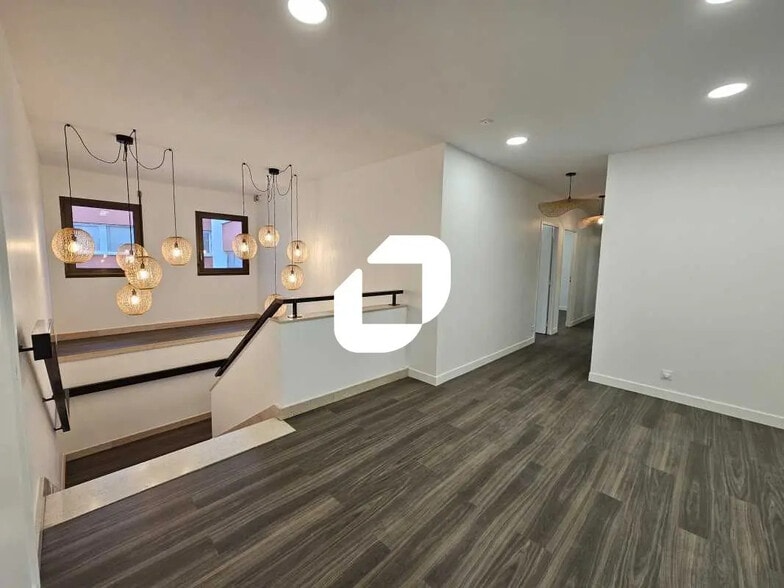 Office in Viroflay for lease - Building Photo - Image 1 of 14