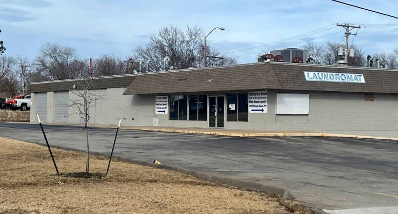 908 NE Chipman Rd, Lees Summit, MO for sale Primary Photo- Image 1 of 1