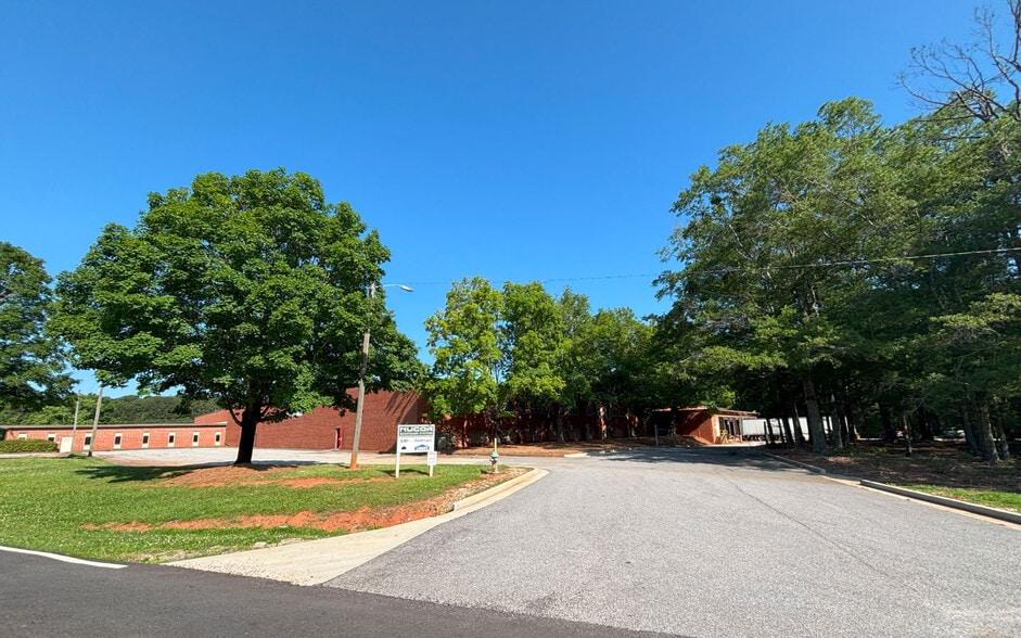 200 Cherry Hill Rd, Monroe, GA for lease - Building Photo - Image 2 of 8