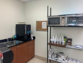 2301 NW 87th Ave, Doral, FL for lease Interior Photo- Image 2 of 15