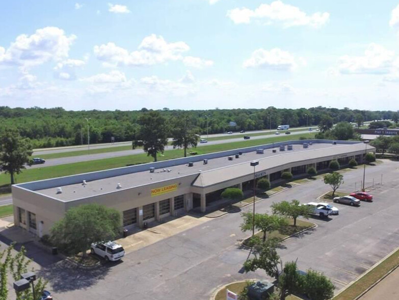 4739 Pecanland Mall Dr, Monroe, LA for lease - Building Photo - Image 1 of 15