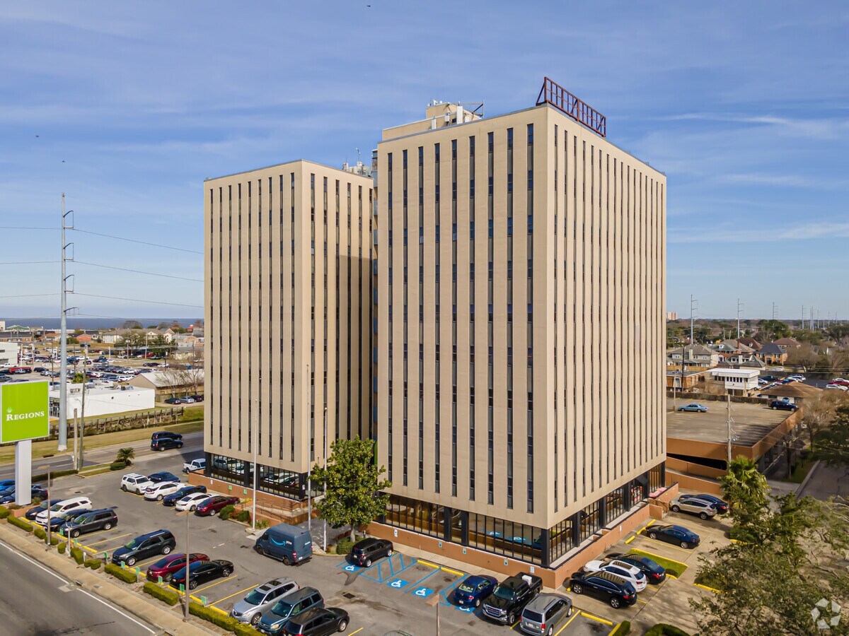 3525 N Causeway Blvd, Metairie, LA 70002 Regions Bank Building