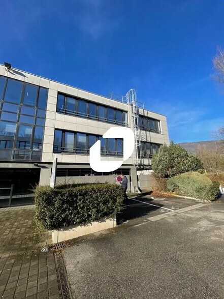 Office in Meylan for lease - Building Photo - Image 1 of 10