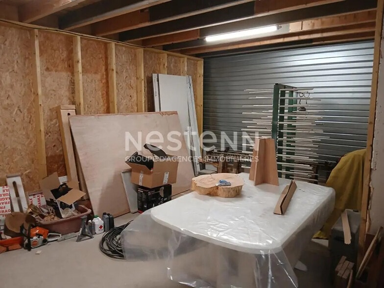Flex in Saint-Avé for lease - Interior Photo - Image 2 of 4