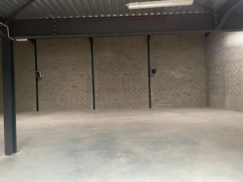 Industrial in Marolles-en-Hurepoix for sale - Building Photo - Image 3 of 5