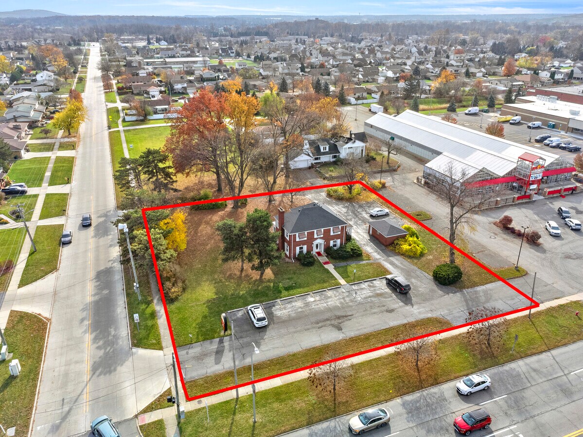 16121 Eureka Rd, Southgate, MI 48195