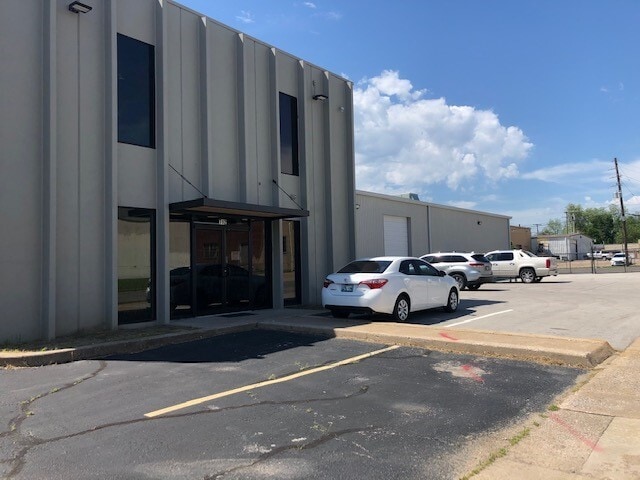 712 S Wheeling Ave, Tulsa, OK for lease - Building Photo - Image 2 of 7