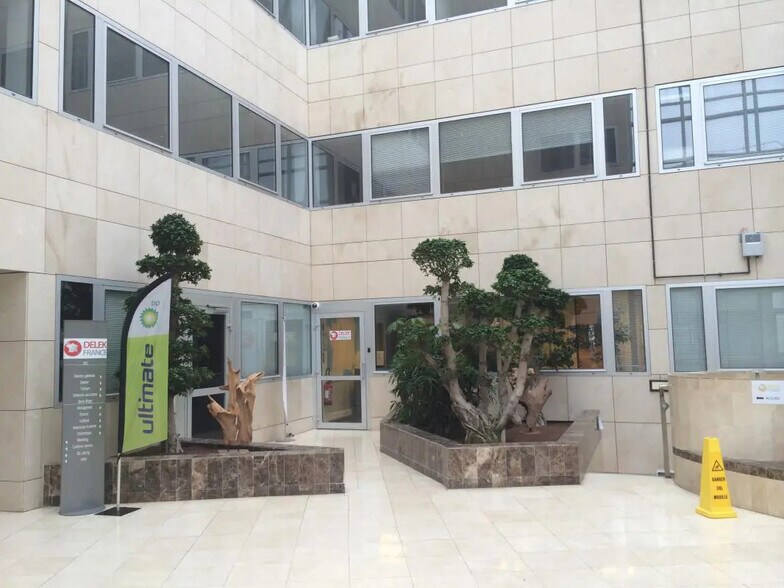 Office in Cergy for lease - Building Photo - Image 2 of 7