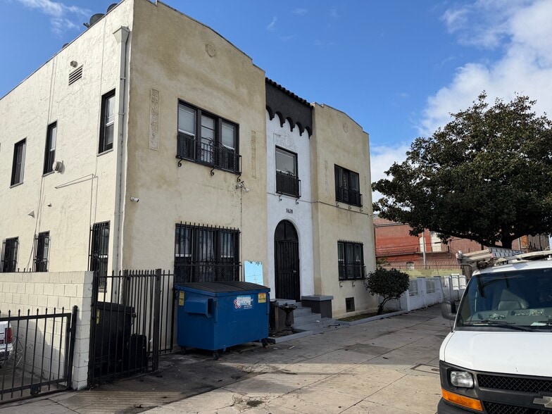 1628 W 45th St, Los Angeles, CA for sale - Building Photo - Image 2 of 7