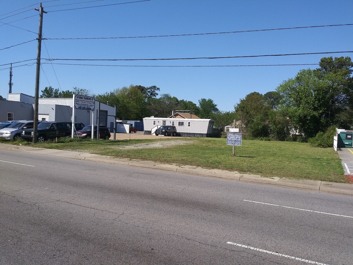 4138 Indian River Rd, Chesapeake, VA 23325