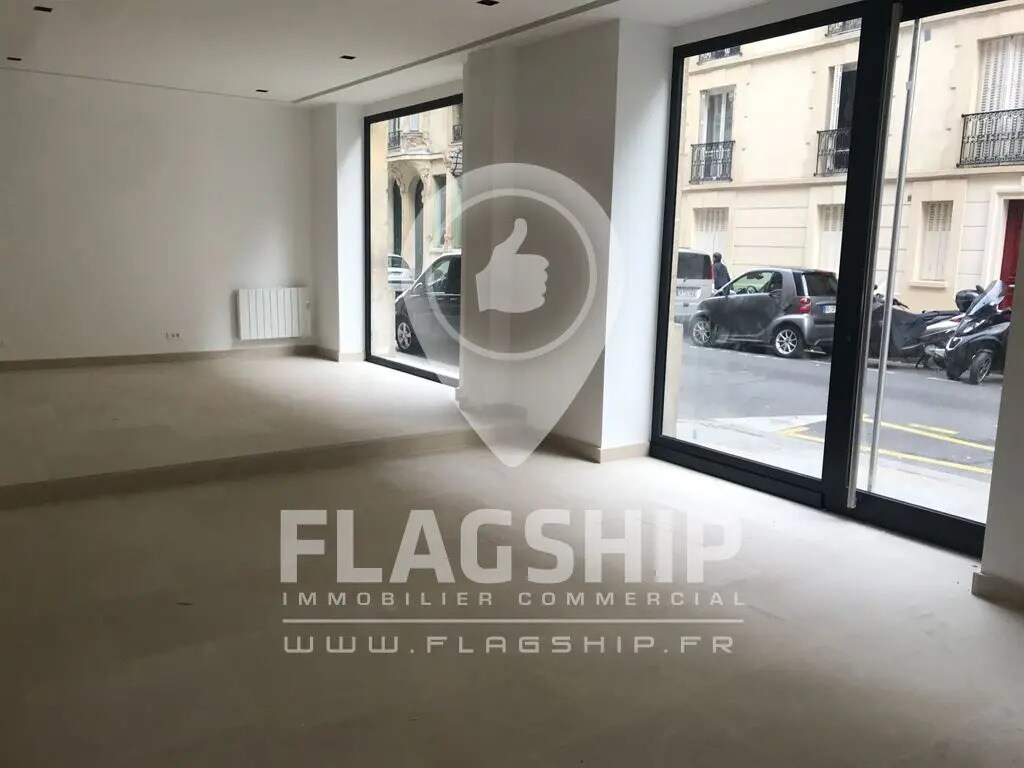 Retail in Paris for lease Interior Photo- Image 1 of 5
