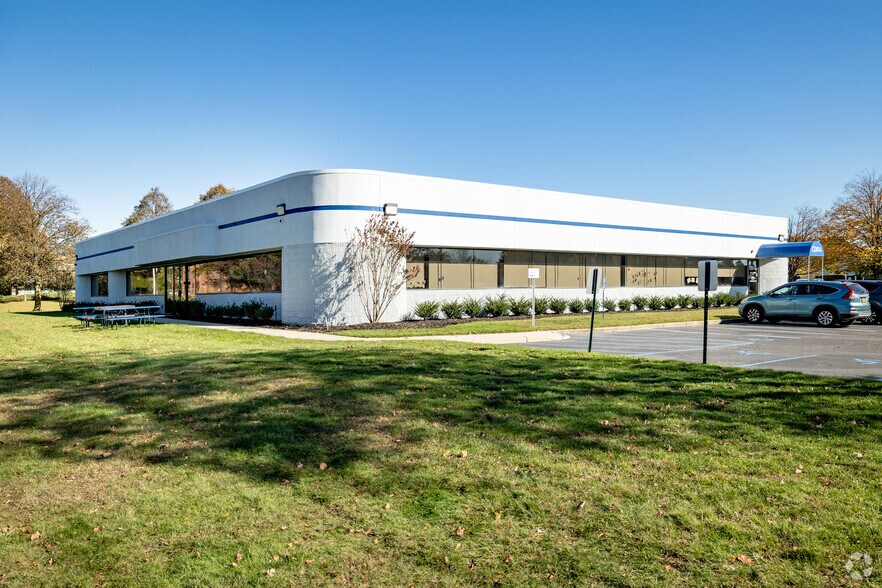 50 Laser Ct, Hauppauge, NY for sale - Primary Photo - Image 1 of 1