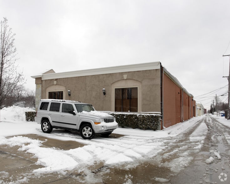 19900 Harper Ave, Harper Woods, MI for lease - Building Photo - Image 2 of 12