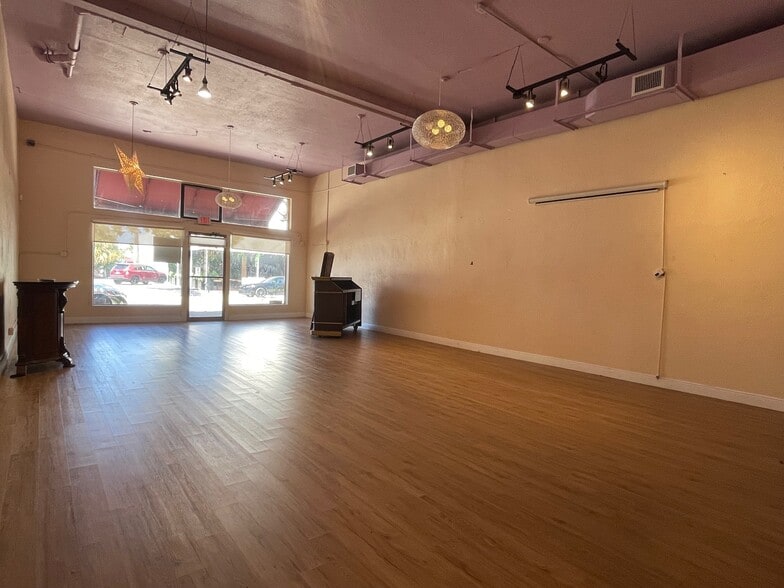 408-410 Northwood Rd, West Palm Beach, FL for lease - Building Photo - Image 3 of 8