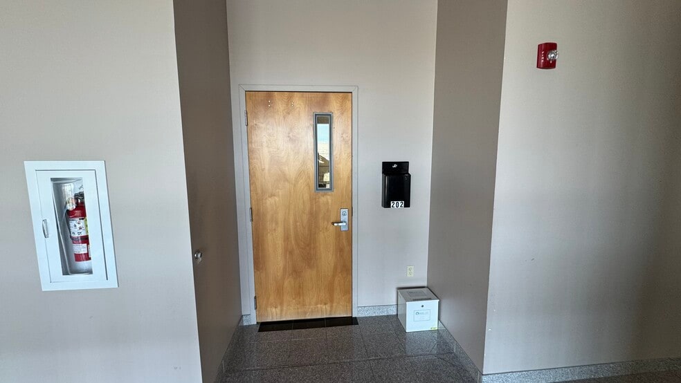 2550 Brodhead Rd, Bethlehem, PA for lease - Interior Photo - Image 2 of 37