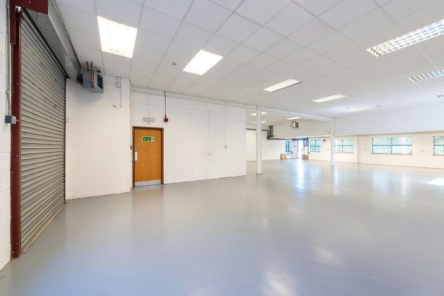 Trinity Way, London for lease - Interior Photo - Image 3 of 6