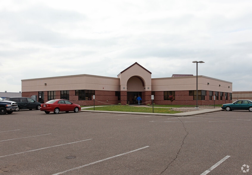 2100 O'Neil Rd, Hudson, WI for sale - Primary Photo - Image 1 of 1