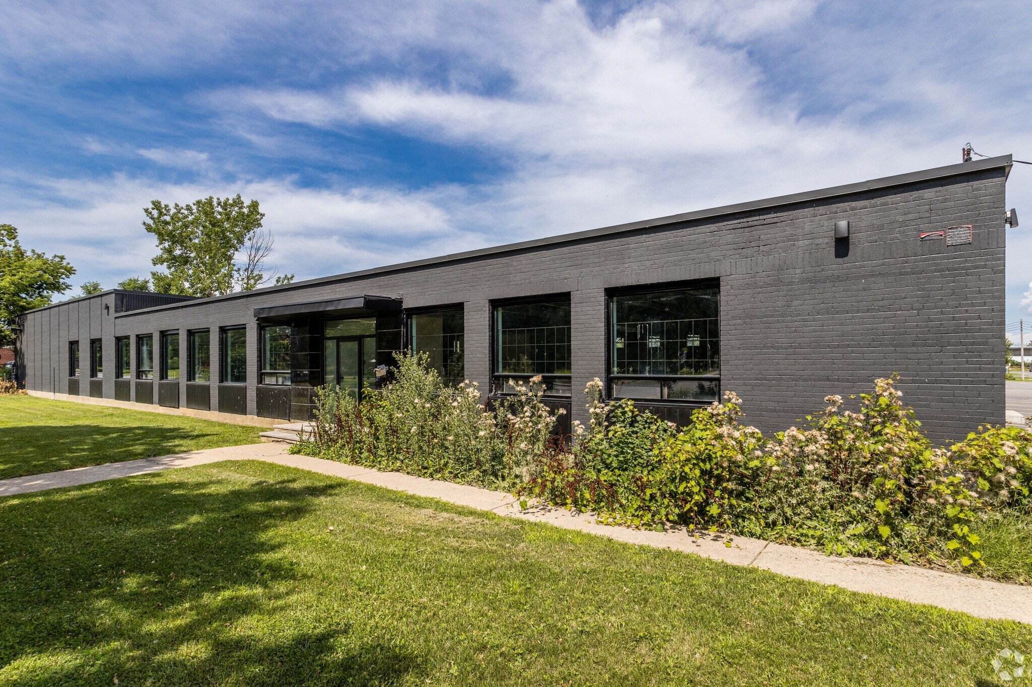 131 Boul Hymus, Pointe-claire, QC for lease Primary Photo- Image 1 of 12