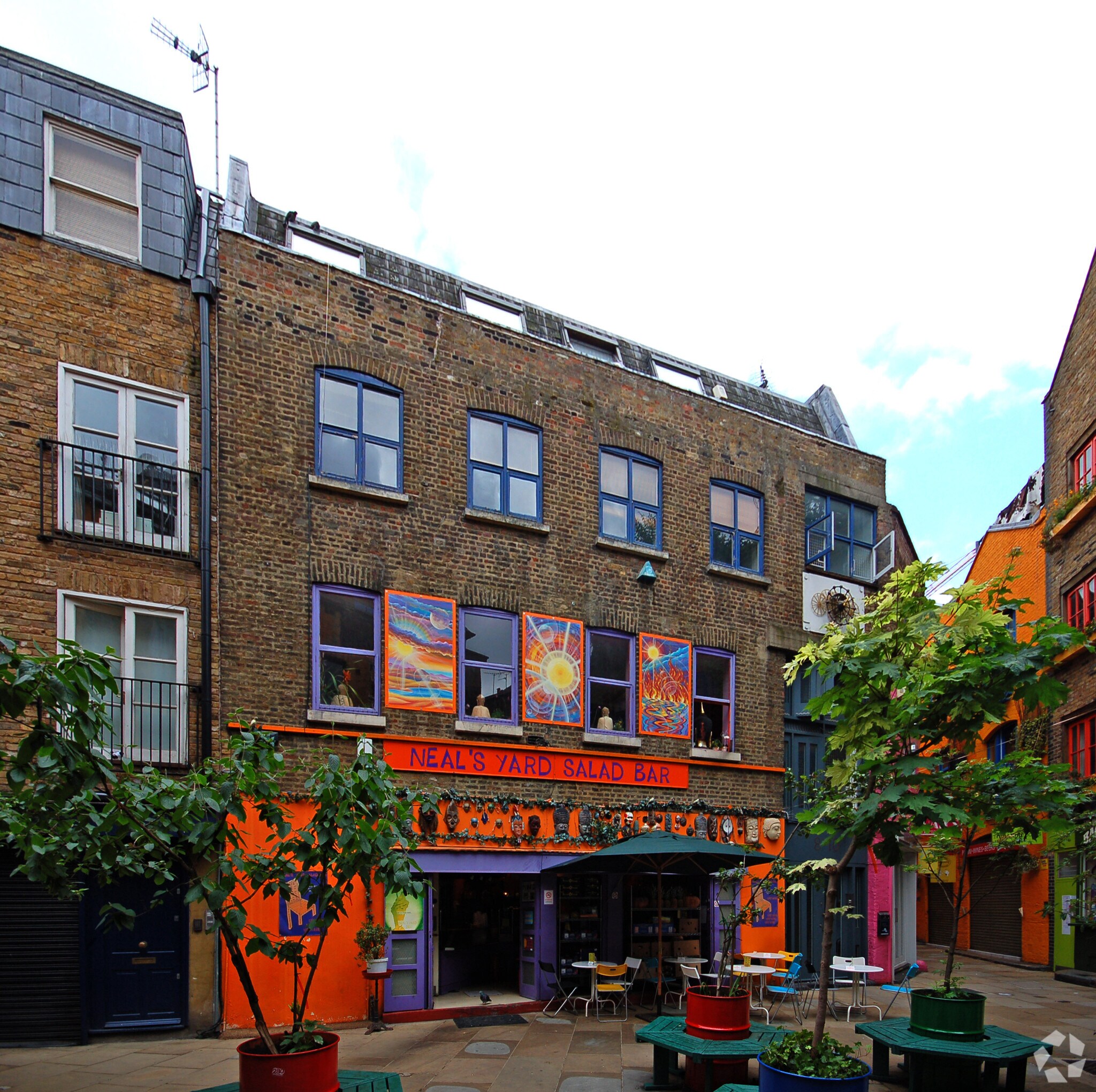 8-10 Neal's Yard, London for sale Primary Photo- Image 1 of 1