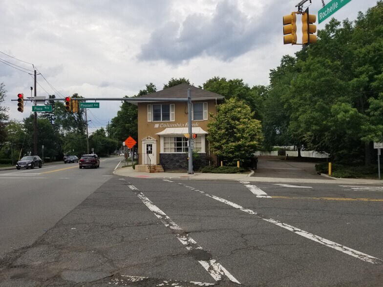 134 S Farview Ave, Paramus, NJ 07652