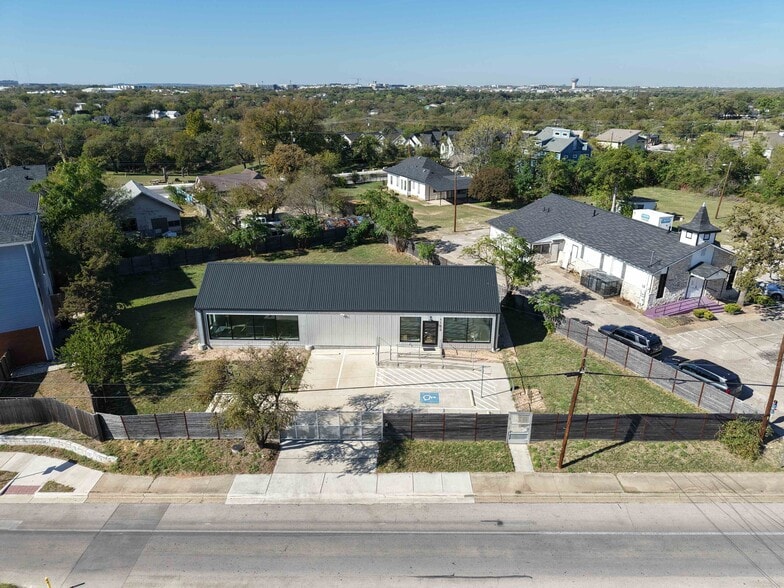 1152 Webberville Rd, Austin, TX for lease - Building Photo - Image 2 of 14