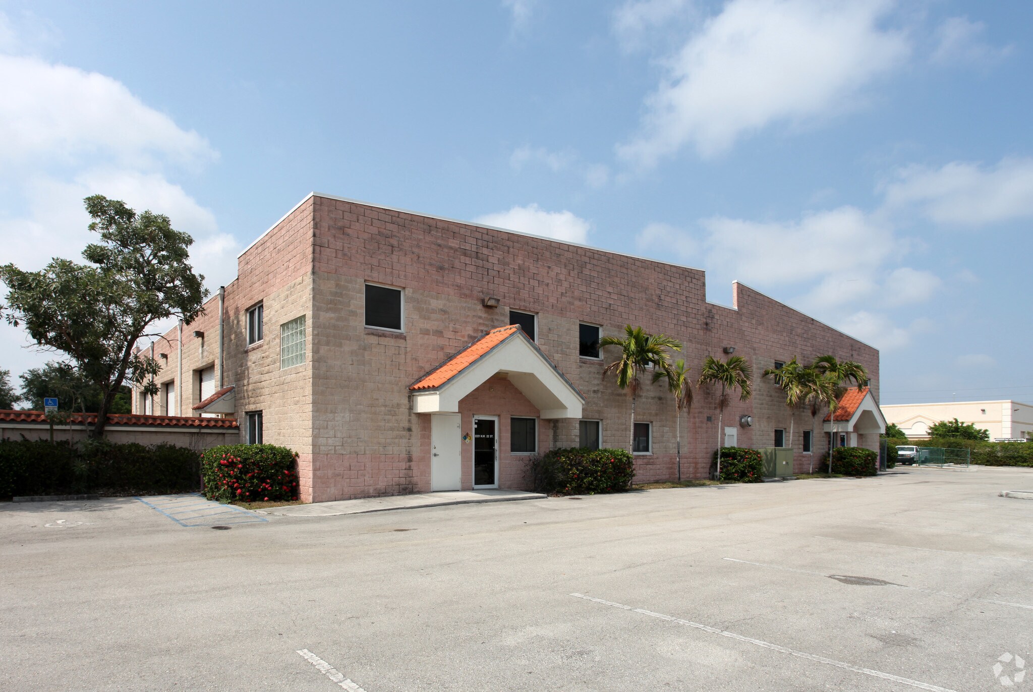 2201-2221 NW 22nd St, Pompano Beach, FL for lease Primary Photo- Image 1 of 10