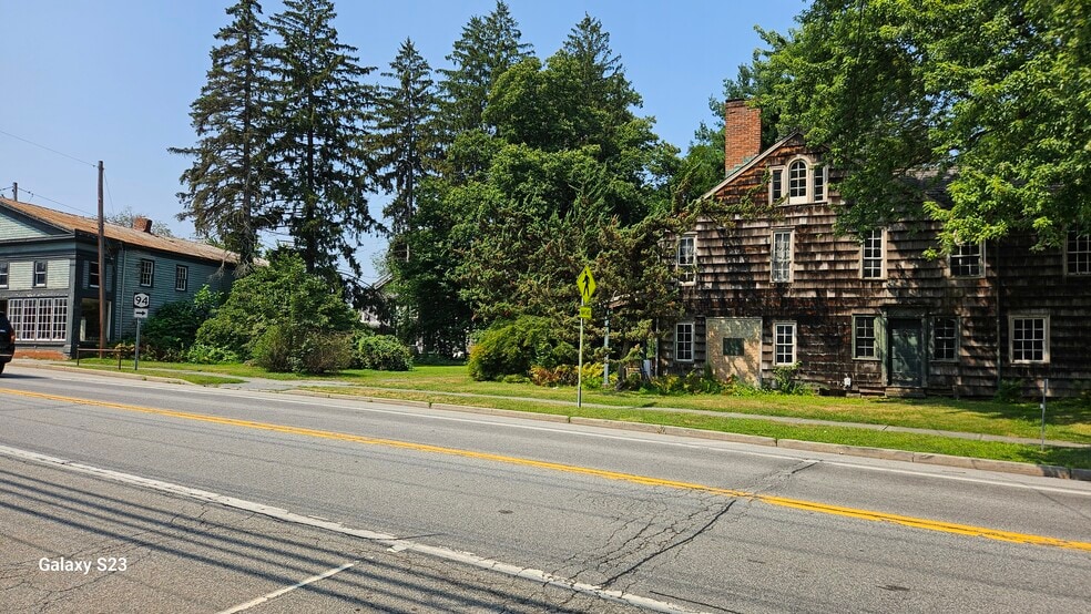 Ramsdell 3 buildings Chester Village Lot portfolio of 2 properties for sale on LoopNet.com - Building Photo - Image 3 of 10