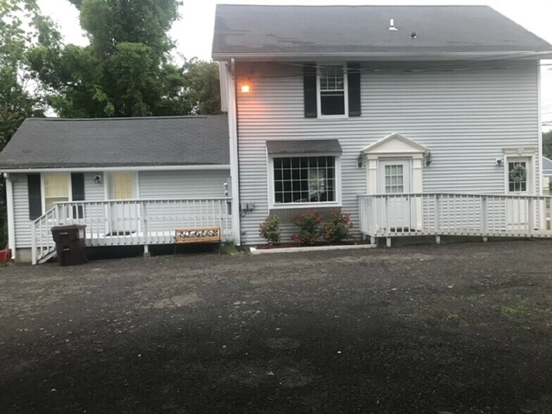 126 Bradley Rd, Madison, CT for sale - Building Photo - Image 1 of 1