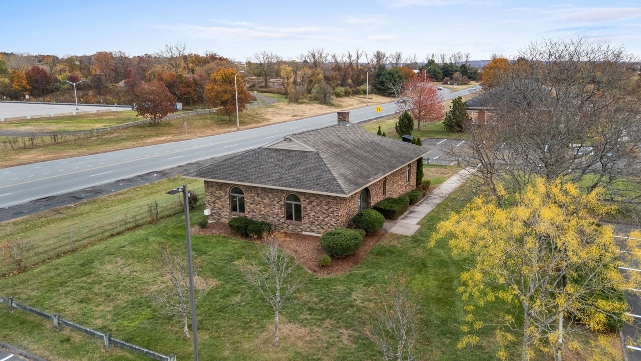 1481 Pleasant Valley Dr, Manchester, CT for lease Interior Photo- Image 1 of 12