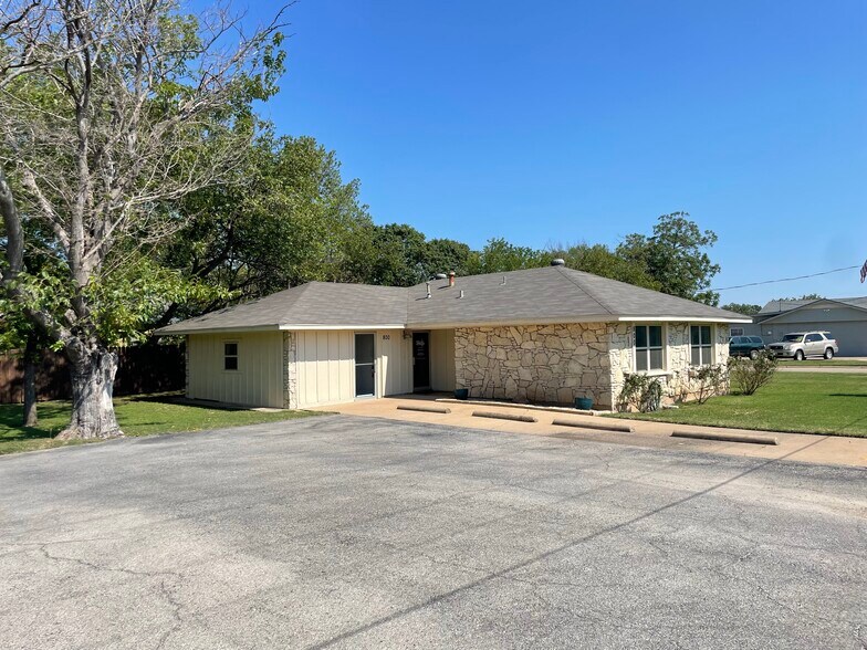 800 Paluxy Rd, Granbury, TX 76048