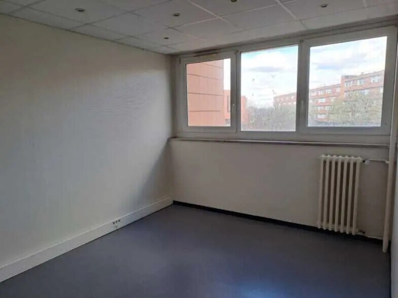Office in Roubaix for lease - Interior Photo - Image 3 of 5
