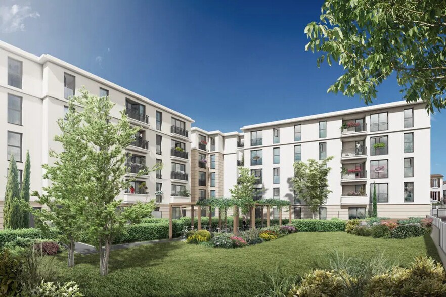 Retail in SAINT CYR L ECOLE for lease - Building Photo - Image 2 of 5