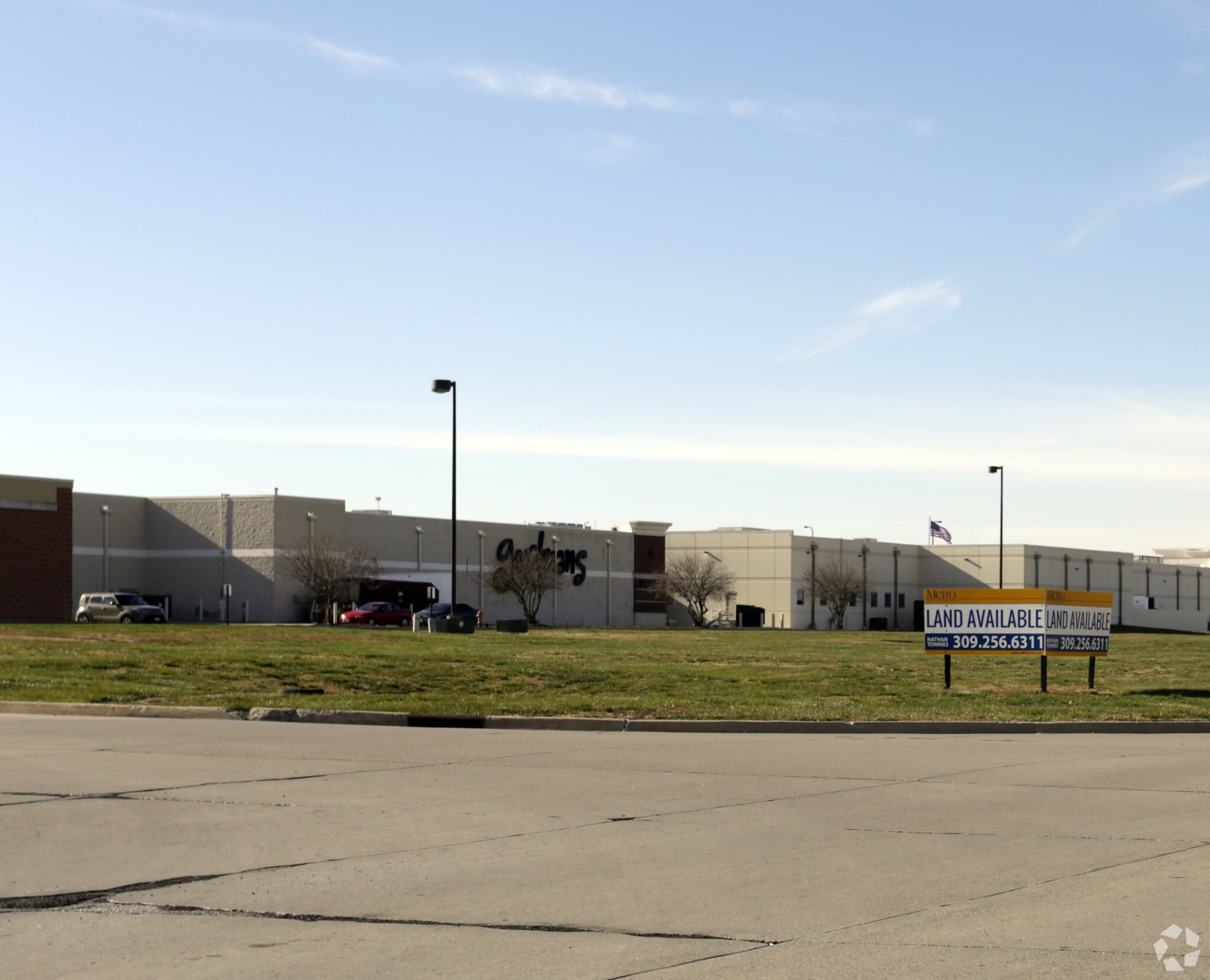 W American Prairie Dr, Peoria, IL for sale Primary Photo- Image 1 of 2