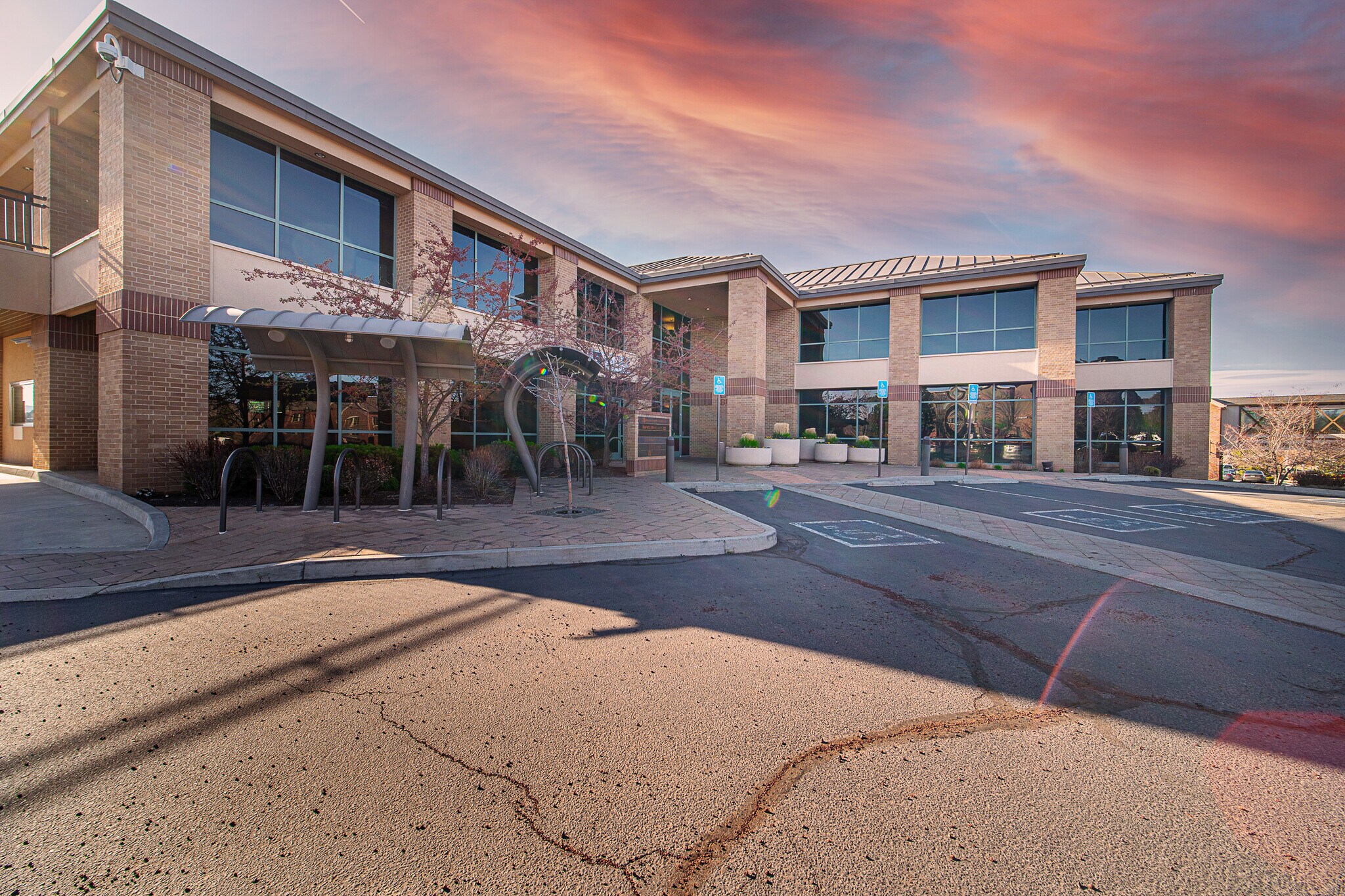 233 SW Wilson Ave, Bend, OR 97702 Cascades Bldg