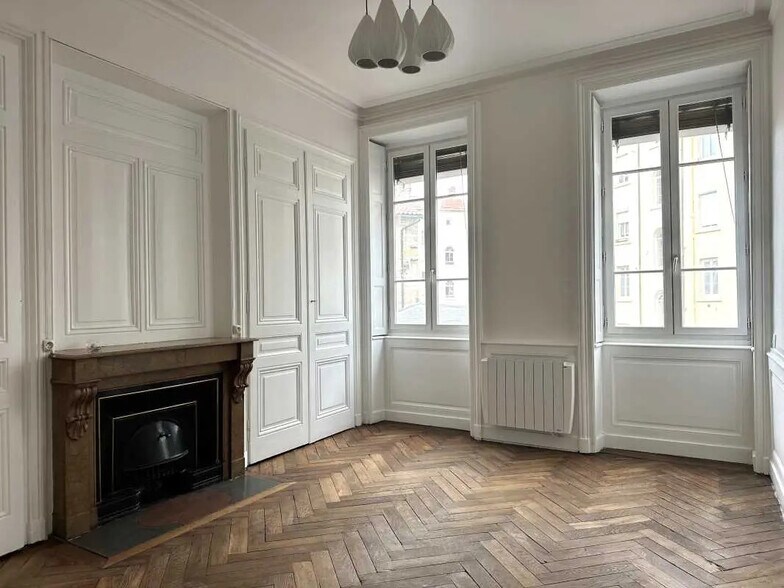 Office in Lyon for lease - Interior Photo - Image 3 of 6