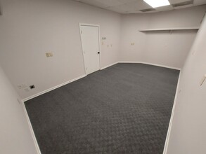 1717 Legion Rd, Chapel Hill, NC for lease Interior Photo- Image 2 of 3