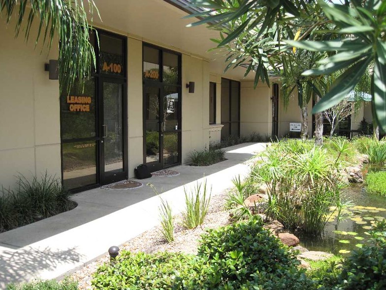 201 Kingwood Medical Dr, Kingwood, TX for lease - Building Photo - Image 3 of 19