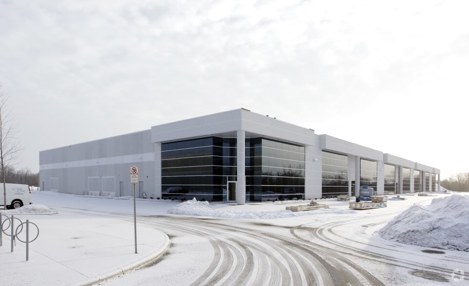 1435 Norjohn Ct, Burlington, ON for lease - Primary Photo - Image 1 of 5