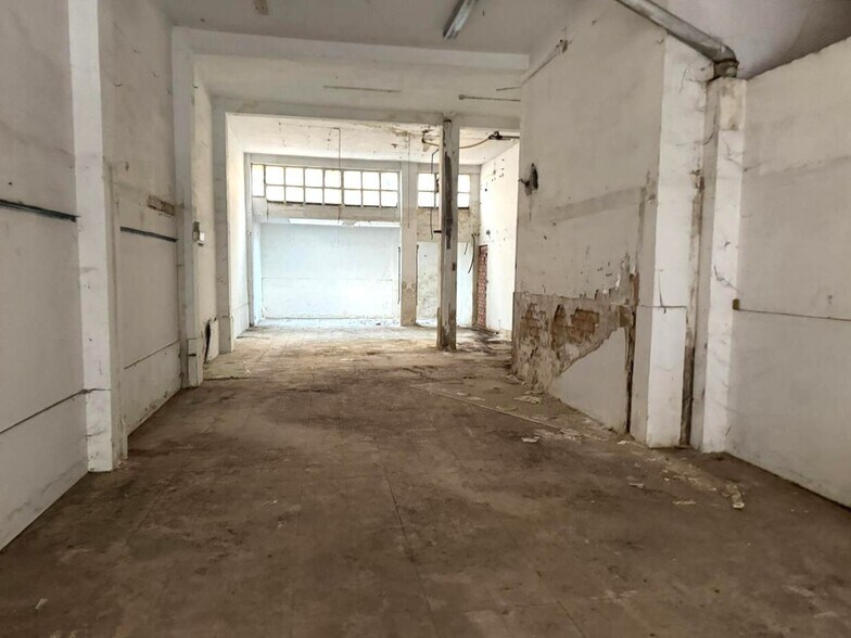 Retail in Zaragoza for sale - Building Photo - Image 2 of 11