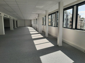 Office in Levallois-Perret for lease Interior Photo- Image 2 of 2