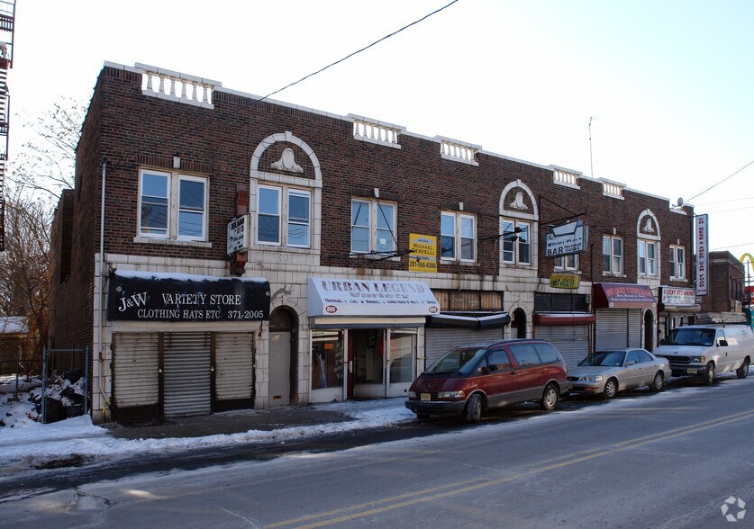 895 18th Ave, Newark, NJ 07106