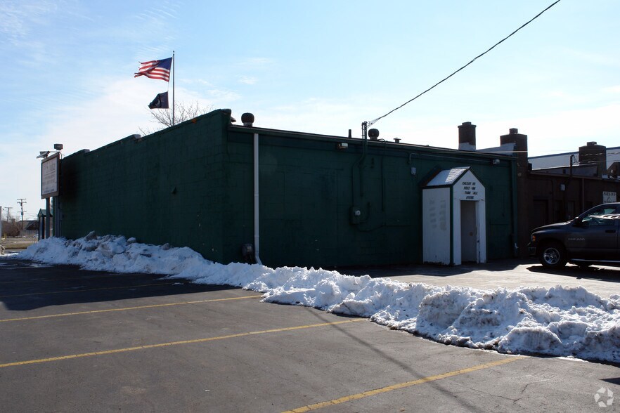 21555 Gratiot Ave Eastpointe Mi 48021 Property Record Loopnet Com