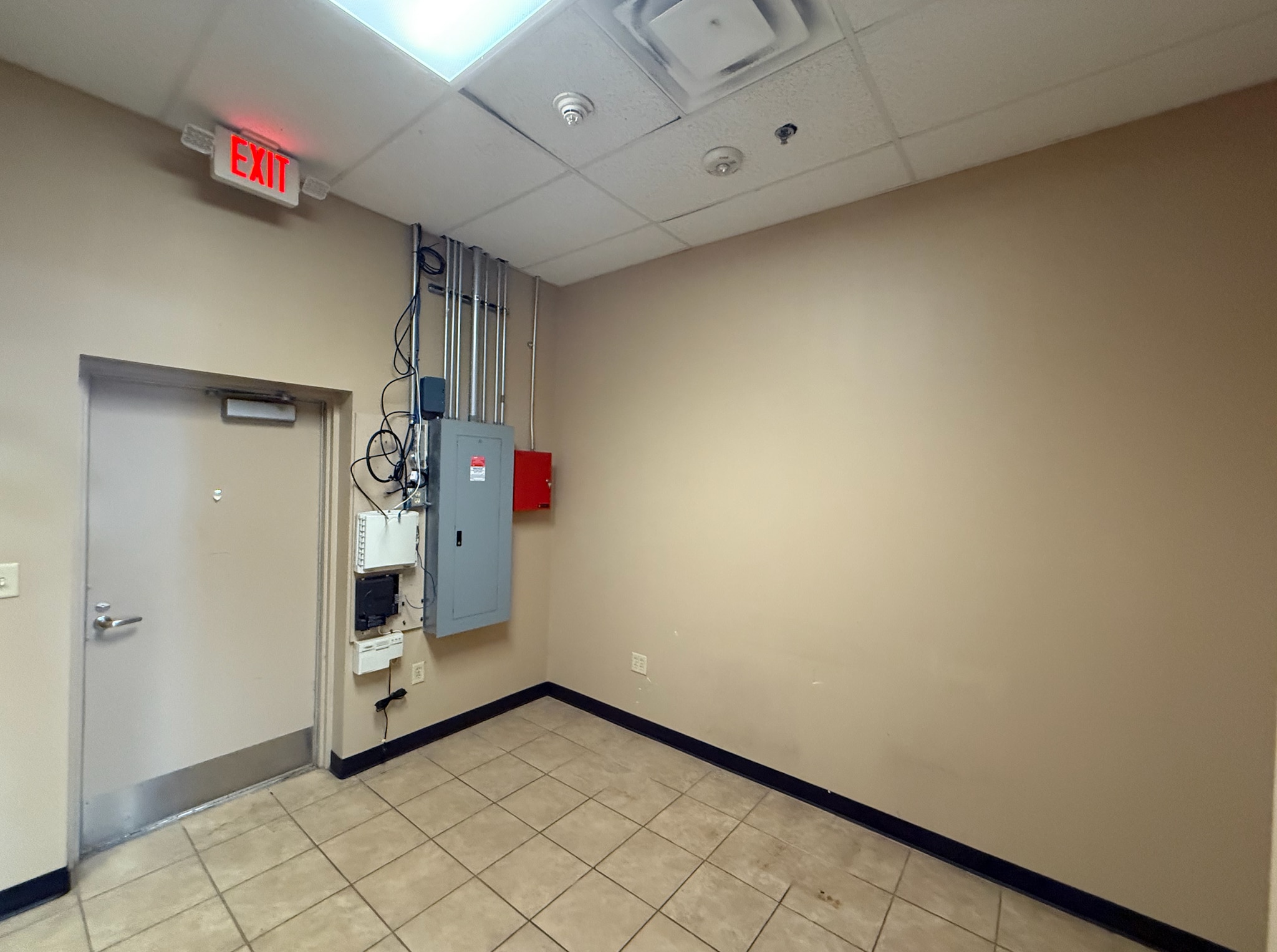 9120 North Fwy Pky, Fort Worth, TX for lease Interior Photo- Image 1 of 13