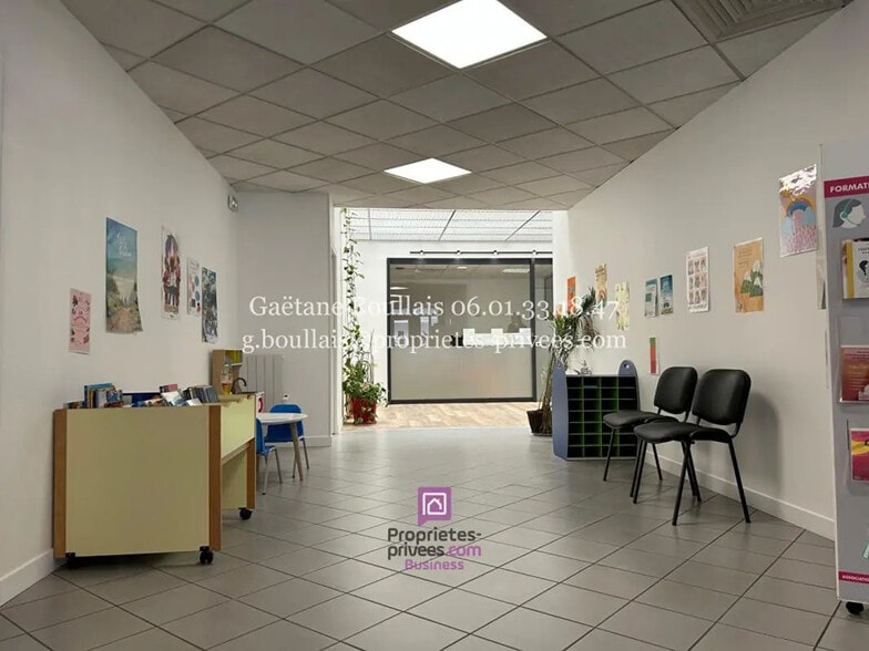 Office in Lisieux for sale - Interior Photo - Image 1 of 18